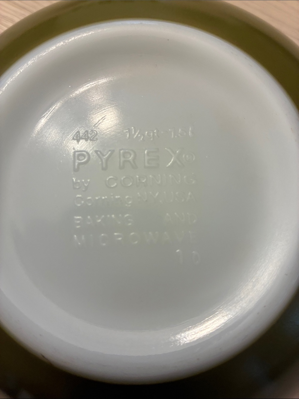 4-Piece Vintage Pyrex Cinderella bowls/Green and one Med Amish Butterprint - Picture 10 of 13